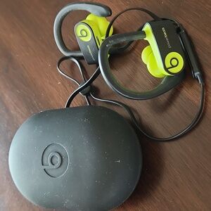 Powerbeats3 Earphones In Black/shock Yellow